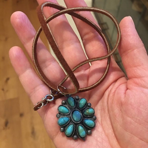 Pewter imitation turquoise & tan suede pendant - Picture 7 of 7